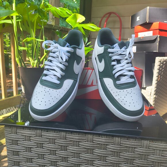 Women's size 10 - Picture 3 of 5